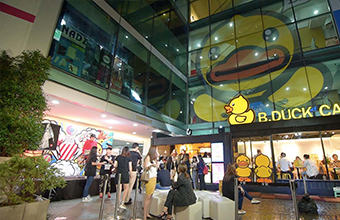 于泰国曼谷Siam Square商场开设第一家B.Duck餐饮店