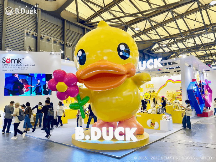 B.Duck小黄鸭亮相2023年上海全球授权展，与合作伙伴共享IP商业价值